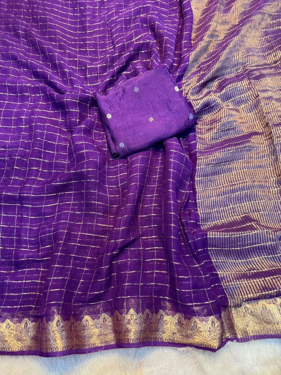 Georgette Viscose Saree with Checked Zari Pattern & Jacquard Silk Blouse – ₹1399
