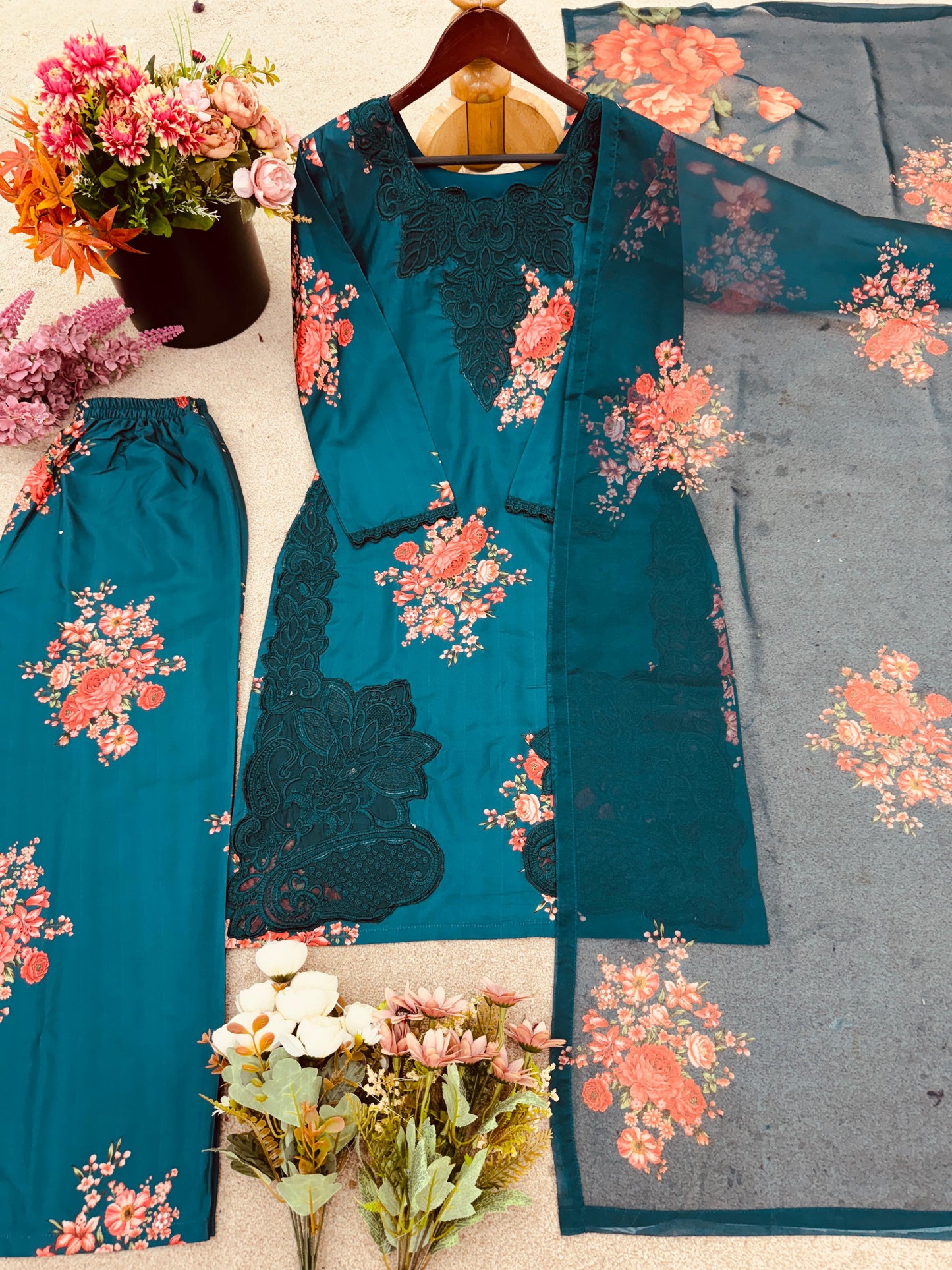 SSR-520 – Elegant Embroidered & Digital Print Work Set