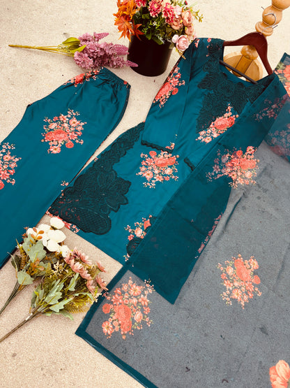 SSR-520 – Elegant Embroidered & Digital Print Work Set