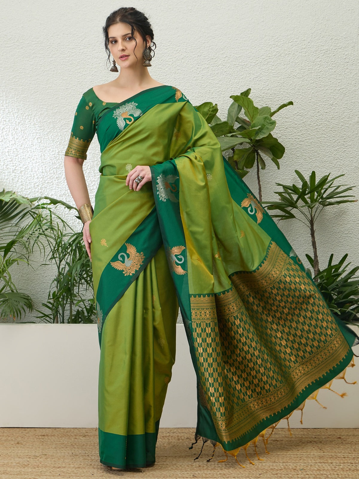 Soft Handloom Dual Tone Effect Saree with Brocade Zari Pallu – ₹1399