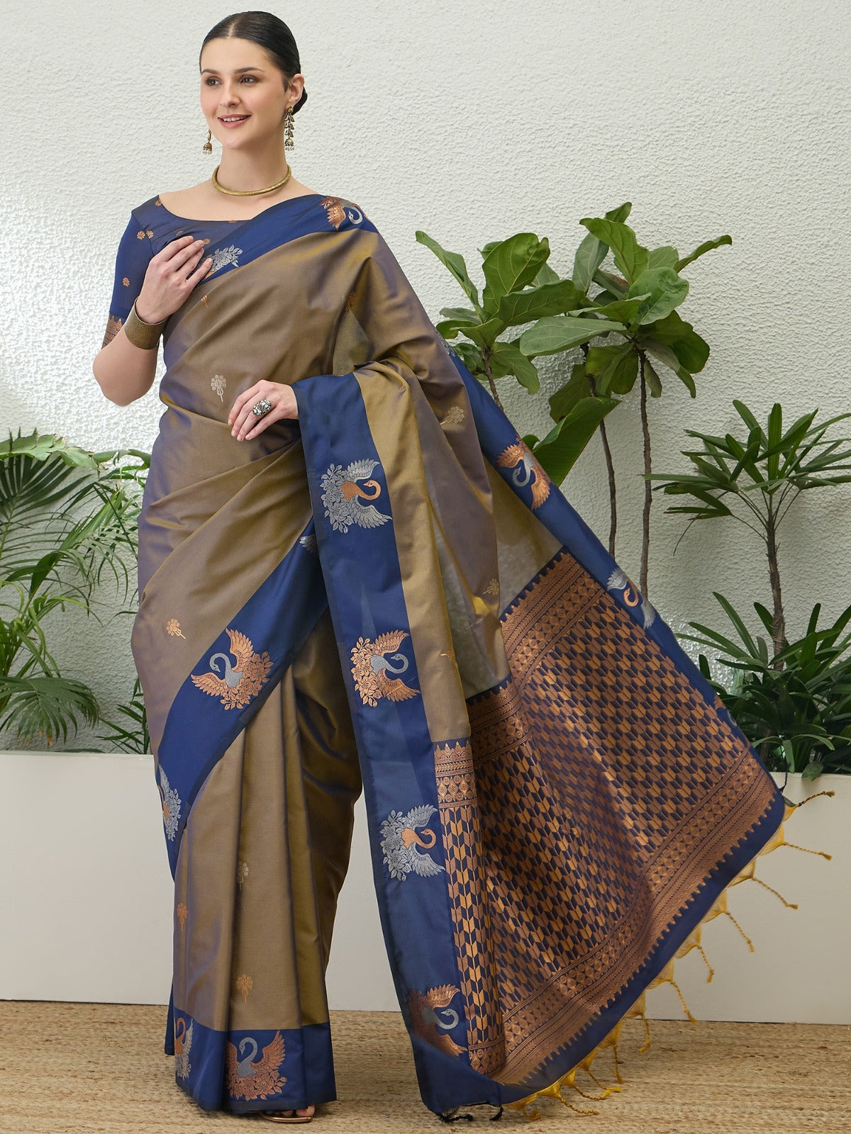 Soft Handloom Dual Tone Effect Saree with Brocade Zari Pallu – ₹1399