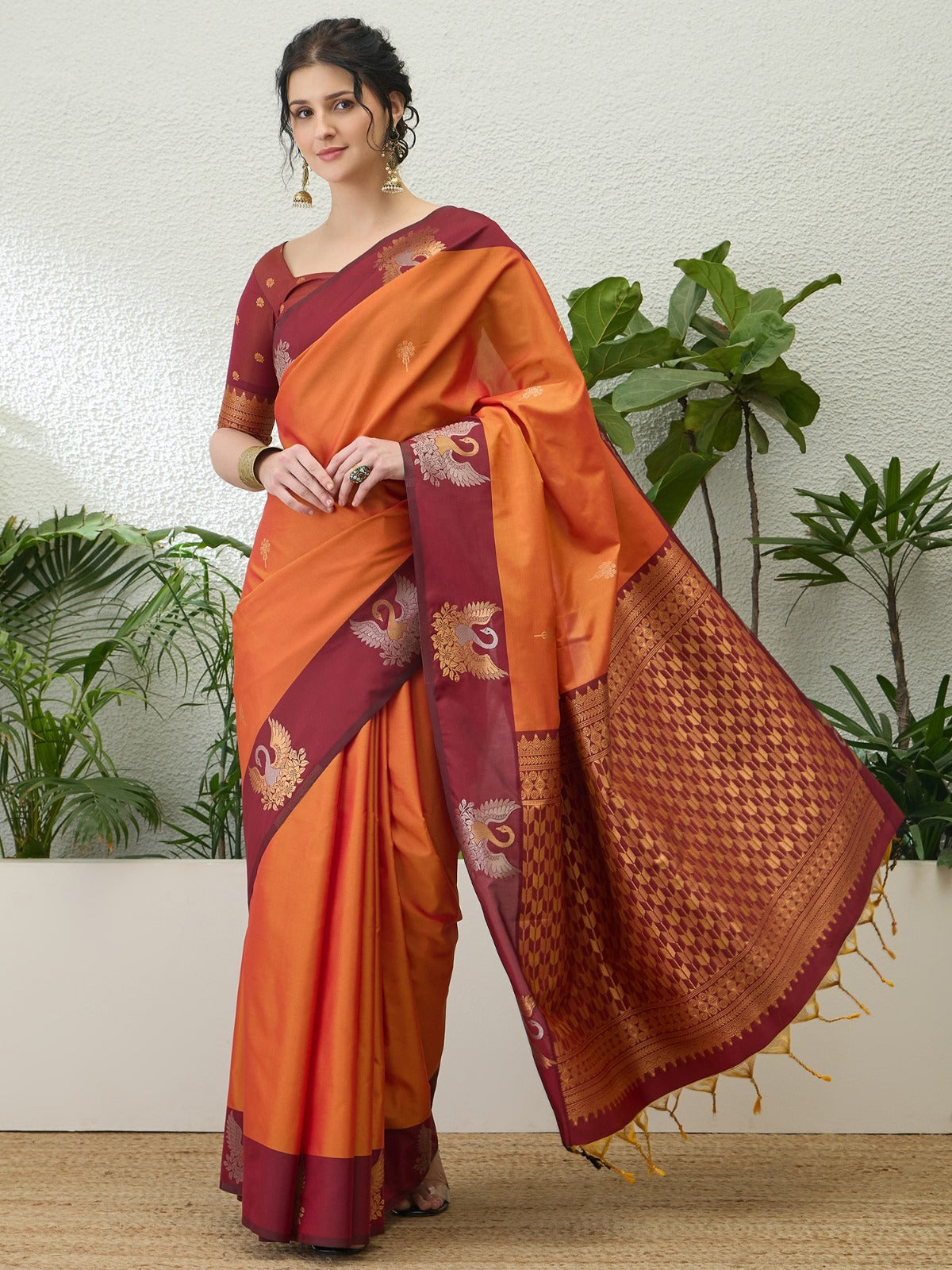 Soft Handloom Dual Tone Effect Saree with Brocade Zari Pallu – ₹1399