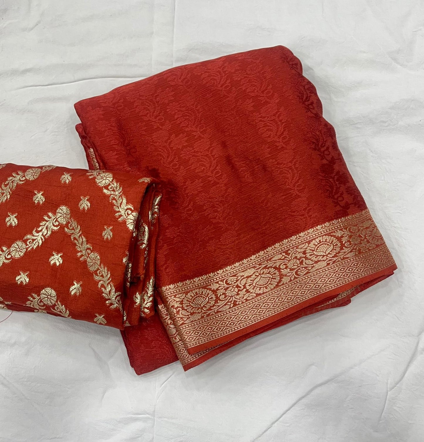 Viscose Chinnon Silk Saree with Viscose Zari Weaving Borders – ₹1550