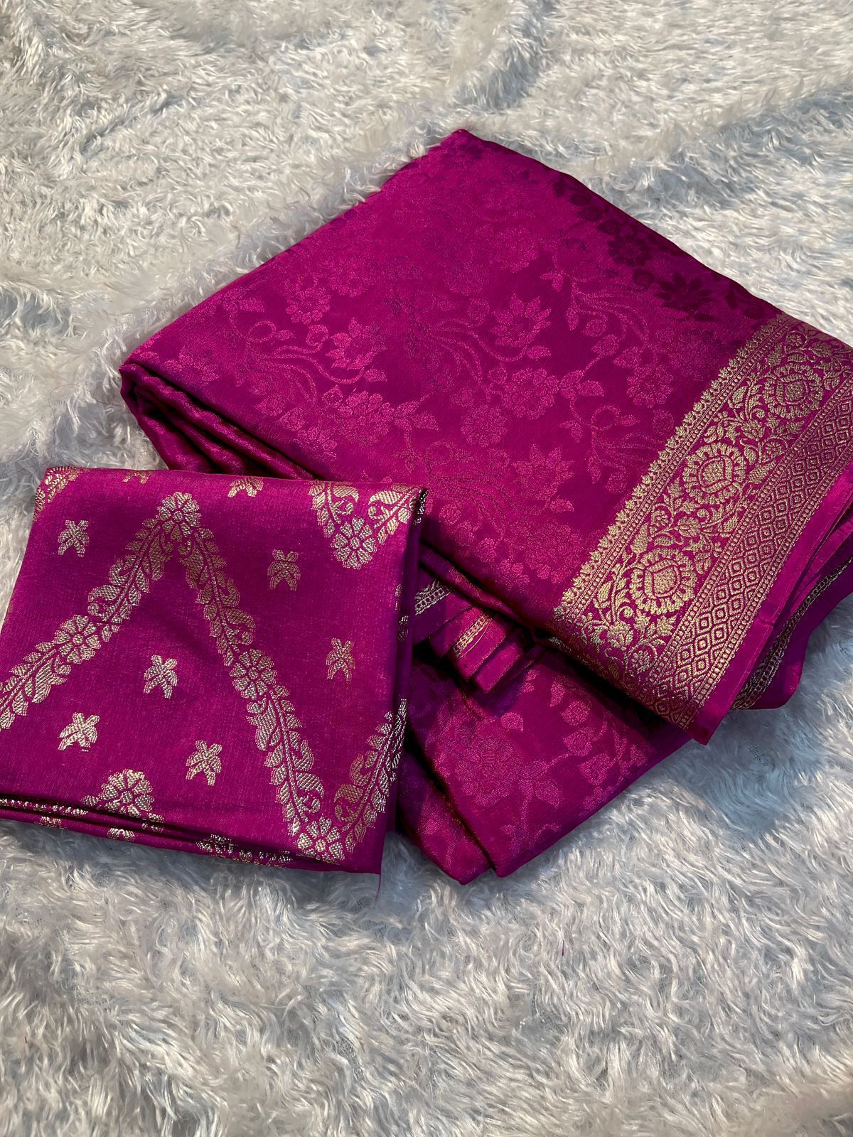 Viscose Chinnon Silk Saree with Viscose Zari Weaving Borders – ₹1550
