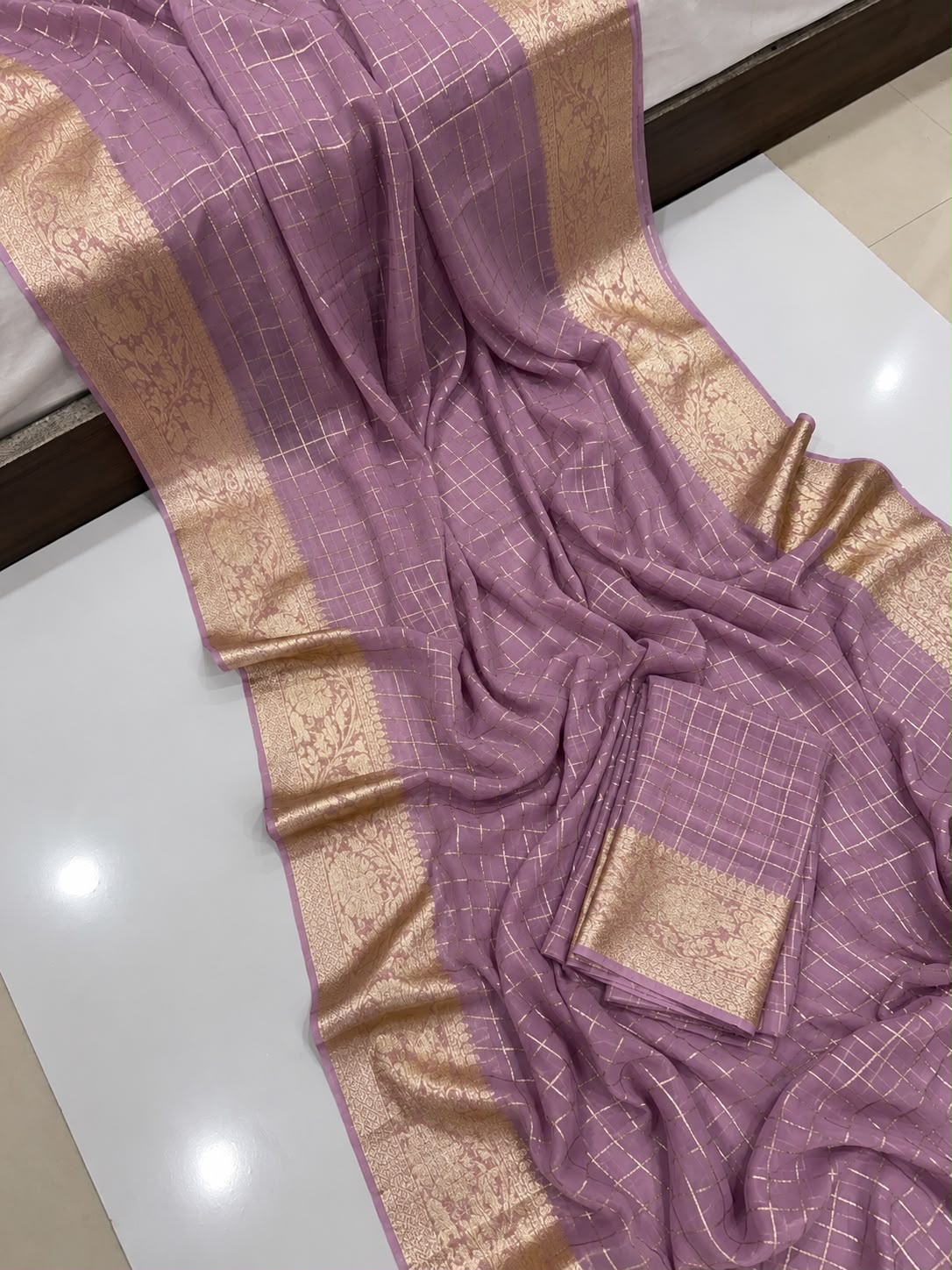 Viscose Georgette Zari Checked Saree with Viscose Zari Weaving Borders