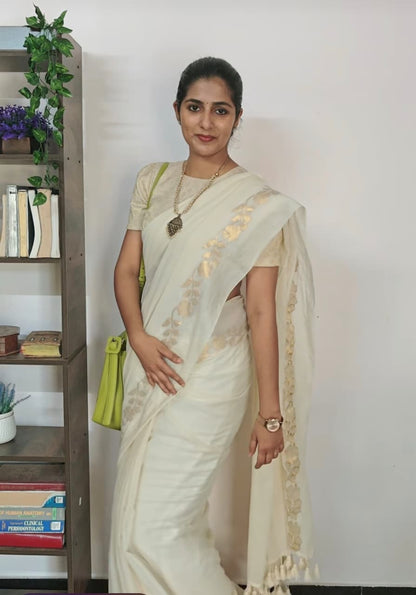 Mul Cotton Saree with Zari Floral Borders – ₹1199