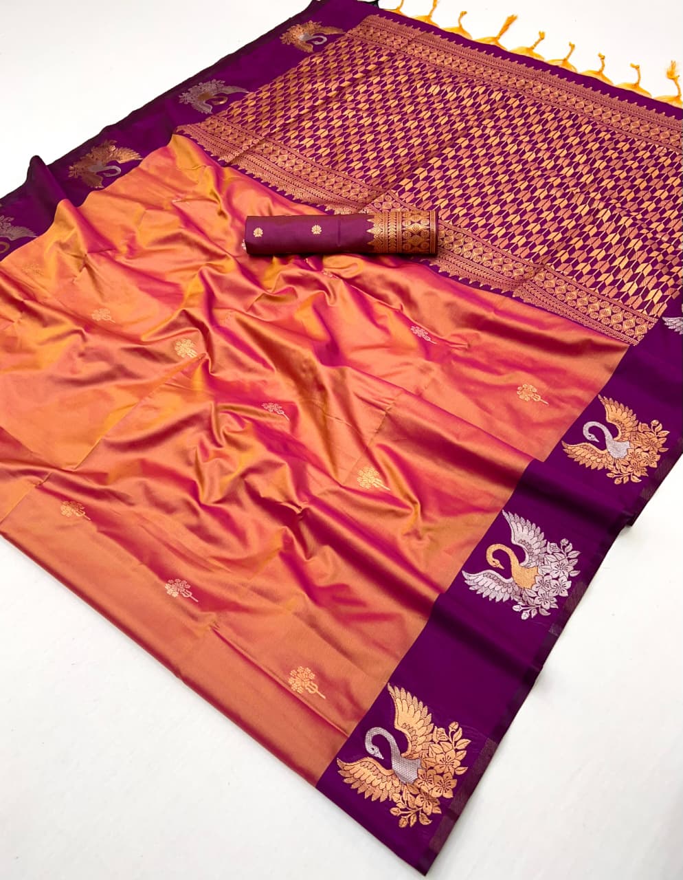 Soft Handloom Dual Tone Effect Saree with Brocade Zari Pallu – ₹1399